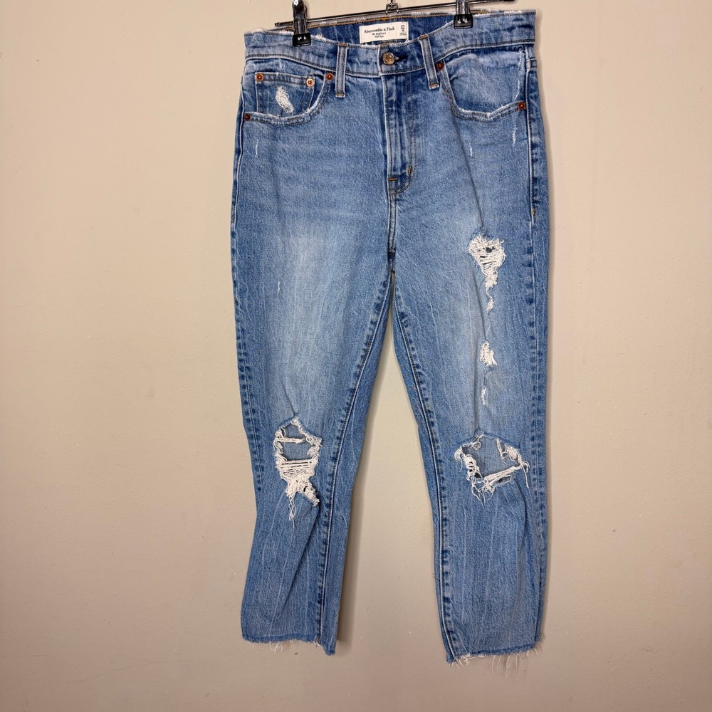 Abercrombie & Fitch The Boyfriend Jeans Womens 27/4 Short Light Wash Distressed - Picture 1 of 11